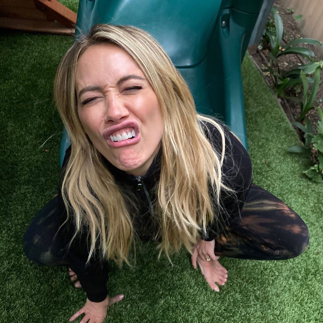 28 maart 2020: One of the best parts of quarantine is finding all the beautiful photos of your wife in your camera roll.
