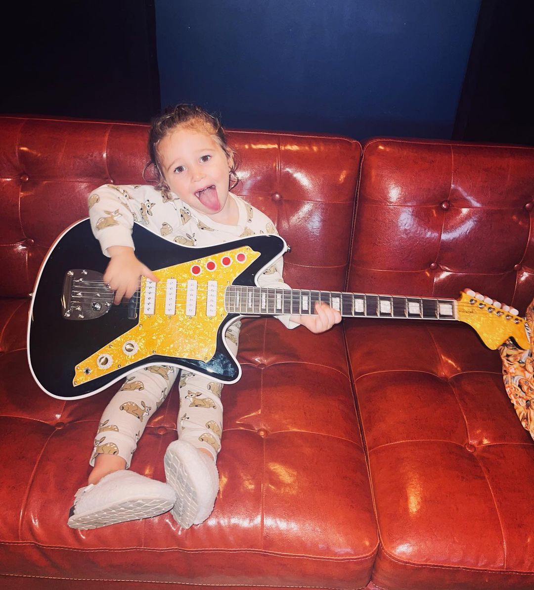 25 oktober 2021: happy 3rd birthday banks…I truly want to be you when I grow up. you can’t read, don’t have Instagram & I’m making you french toast right now so I gotta go…but I love you something beyond and can’t wait to sing dua lipa and taylor swift with you all day.
 25 oktober 2021: happy 3rd birthday banks…I truly want to be you when I grow up. you can’t read, don’t have Instagram & I’m making you french toast right now so I gotta go…but I love you something beyond and can’t wait to sing dua lipa and taylor swift with you all day.