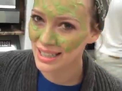 DailyDuff-dot-org_BeautyAndTheBriefcase_BTS00041.jpg DailyDuff-dot-org_BeautyAndTheBriefcase_BTS00041.jpg