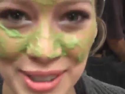 DailyDuff-dot-org_BeautyAndTheBriefcase_BTS00051.jpg DailyDuff-dot-org_BeautyAndTheBriefcase_BTS00051.jpg