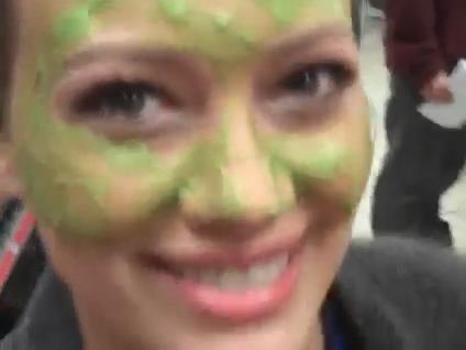 DailyDuff-dot-org_BeautyAndTheBriefcase_BTS00052.jpg DailyDuff-dot-org_BeautyAndTheBriefcase_BTS00052.jpg