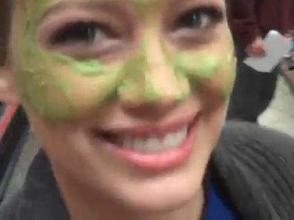 DailyDuff-dot-org_BeautyAndTheBriefcase_BTS00053.jpg DailyDuff-dot-org_BeautyAndTheBriefcase_BTS00053.jpg