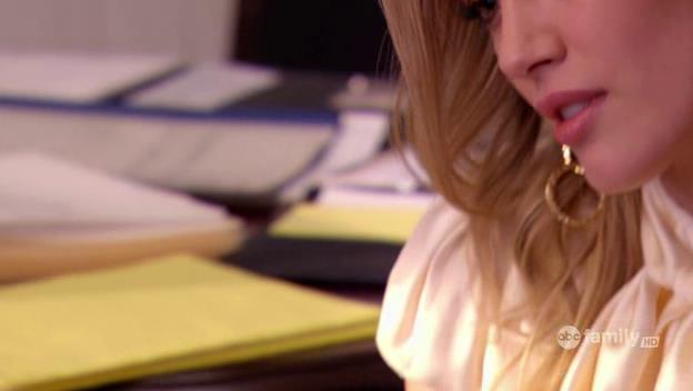 DailyDuff-dot-Org_BeautyAndtheBriefcase_Captures01982.jpg DailyDuff-dot-Org_BeautyAndtheBriefcase_Captures01982.jpg