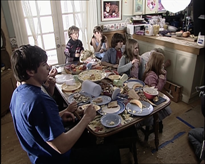 DailyDuff_dot_nl-CheaperByTheDozen-Featurette-CreatingAFictionalFamily0112.jpg DailyDuff_dot_nl-CheaperByTheDozen-Featurette-CreatingAFictionalFamily0112.jpg