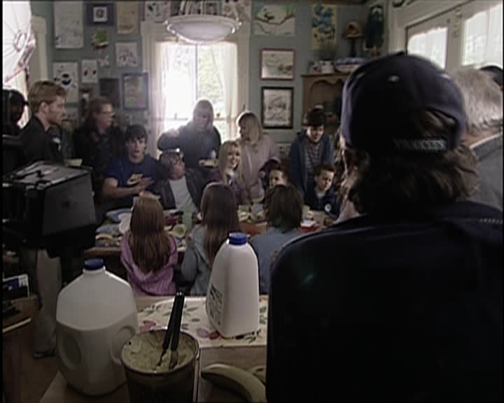 DailyDuff_dot_nl-CheaperByTheDozen-Featurette-FrogsAndEggs0065.jpg DailyDuff_dot_nl-CheaperByTheDozen-Featurette-FrogsAndEggs0065.jpg