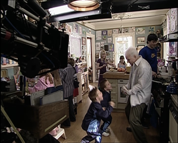 DailyDuff_dot_nl-CheaperByTheDozen-Featurette-FrogsAndEggs0373.jpg DailyDuff_dot_nl-CheaperByTheDozen-Featurette-FrogsAndEggs0373.jpg