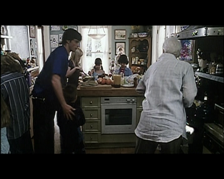 DailyDuff_dot_nl-CheaperByTheDozen-Featurette-FrogsAndEggs0375.jpg DailyDuff_dot_nl-CheaperByTheDozen-Featurette-FrogsAndEggs0375.jpg