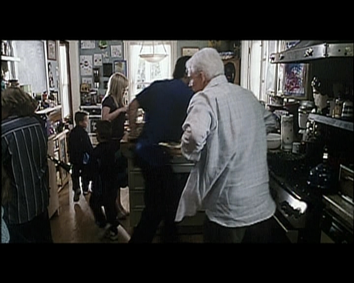 DailyDuff_dot_nl-CheaperByTheDozen-Featurette-FrogsAndEggs0376.jpg DailyDuff_dot_nl-CheaperByTheDozen-Featurette-FrogsAndEggs0376.jpg