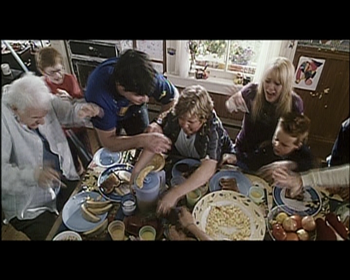 DailyDuff_dot_nl-CheaperByTheDozen-Featurette-FrogsAndEggs0395.jpg
