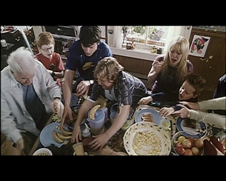 DailyDuff_dot_nl-CheaperByTheDozen-Featurette-FrogsAndEggs0396.jpg DailyDuff_dot_nl-CheaperByTheDozen-Featurette-FrogsAndEggs0396.jpg