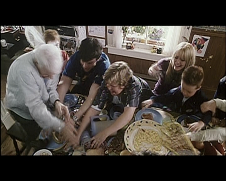 DailyDuff_dot_nl-CheaperByTheDozen-Featurette-FrogsAndEggs0397.jpg DailyDuff_dot_nl-CheaperByTheDozen-Featurette-FrogsAndEggs0397.jpg