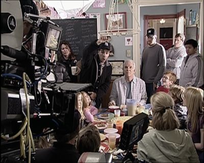 DailyDuff_dot_nl-CheaperByTheDozen-Featurette-FrogsAndEggs0109.jpg