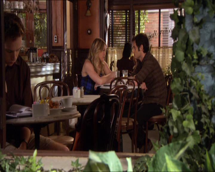 GossipGirlFan_dot_nl-3x04DanTheFleurette1002.jpg GossipGirlFan_dot_nl-3x04DanTheFleurette1002.jpg
