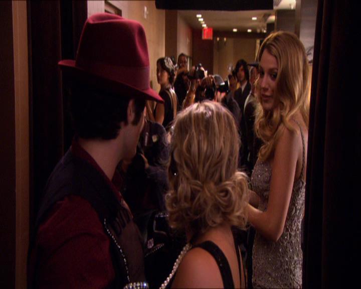 GossipGirlFan_dot_nl-3x07HowToSucceedInBassness1994.jpg