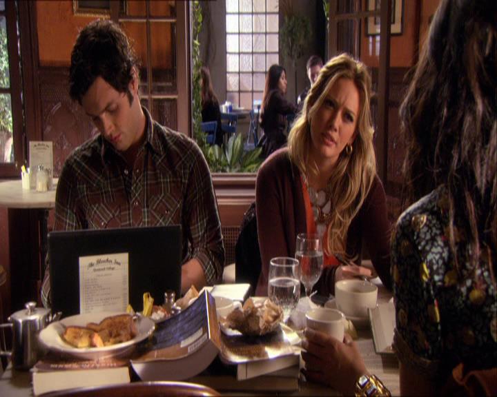 GossipGirlFan_dot_nl-3x09TheyShootHumphreyDontThey0219.jpg