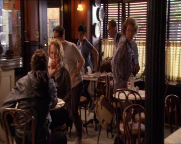 GossipGirlFan_dot_nl-3x09TheyShootHumphreyDontThey0227.jpg