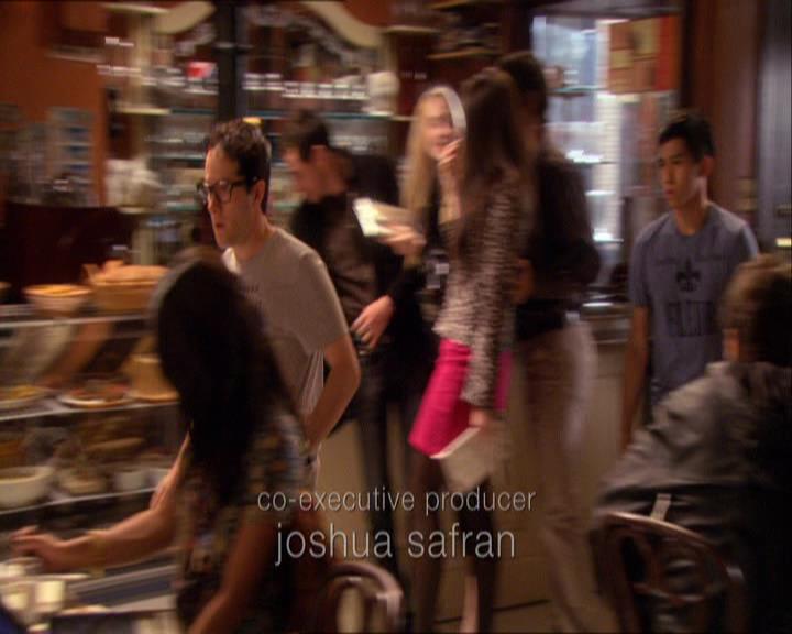 GossipGirlFan_dot_nl-3x09TheyShootHumphreyDontThey0228.jpg