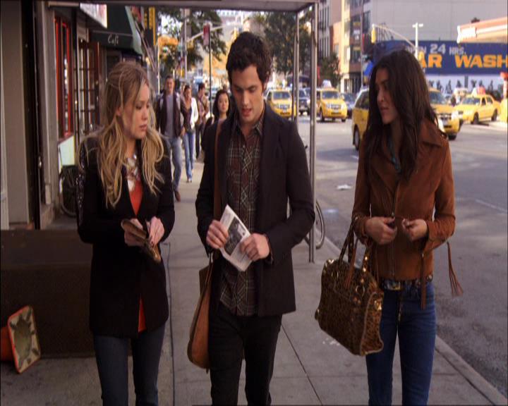 GossipGirlFan_dot_nl-3x09TheyShootHumphreyDontThey0410.jpg