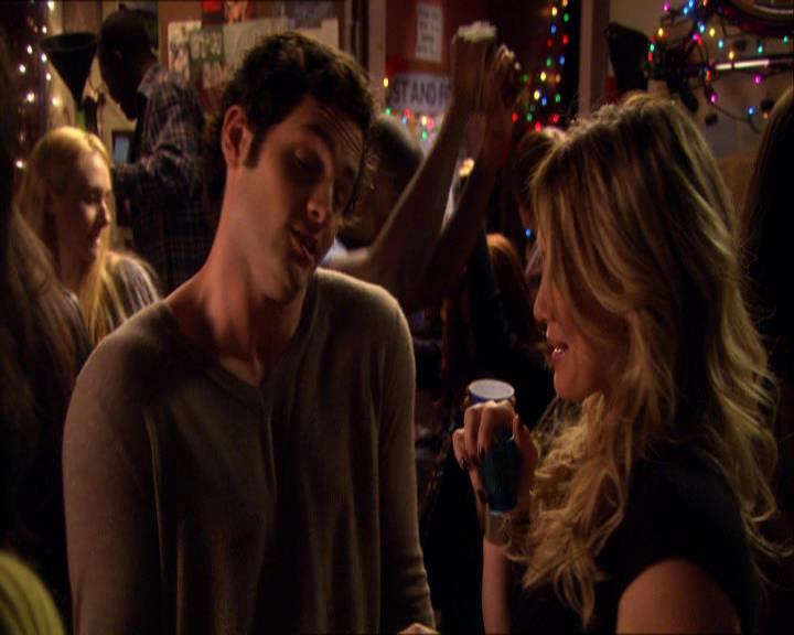 GossipGirlFan_dot_nl-3x09TheyShootHumphreyDontThey1108.jpg GossipGirlFan_dot_nl-3x09TheyShootHumphreyDontThey1108.jpg