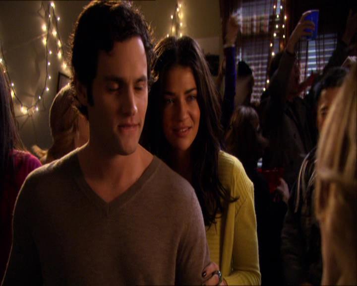 GossipGirlFan_dot_nl-3x09TheyShootHumphreyDontThey1141.jpg GossipGirlFan_dot_nl-3x09TheyShootHumphreyDontThey1141.jpg
