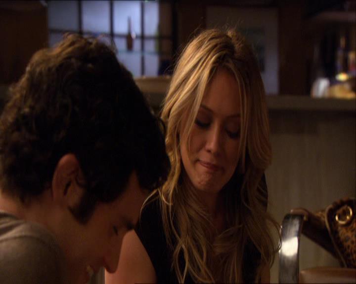 GossipGirlFan_dot_nl-3x09TheyShootHumphreyDontThey1713.jpg