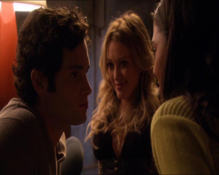 GossipGirlFan_dot_nl-3x09TheyShootHumphreyDontThey1779.jpg