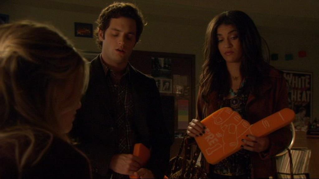 GossipGirlFan-dot-nl_3x09TheyShootHumpreysDontThey-UnairedScenes00030.jpg GossipGirlFan-dot-nl_3x09TheyShootHumpreysDontThey-UnairedScenes00030.jpg