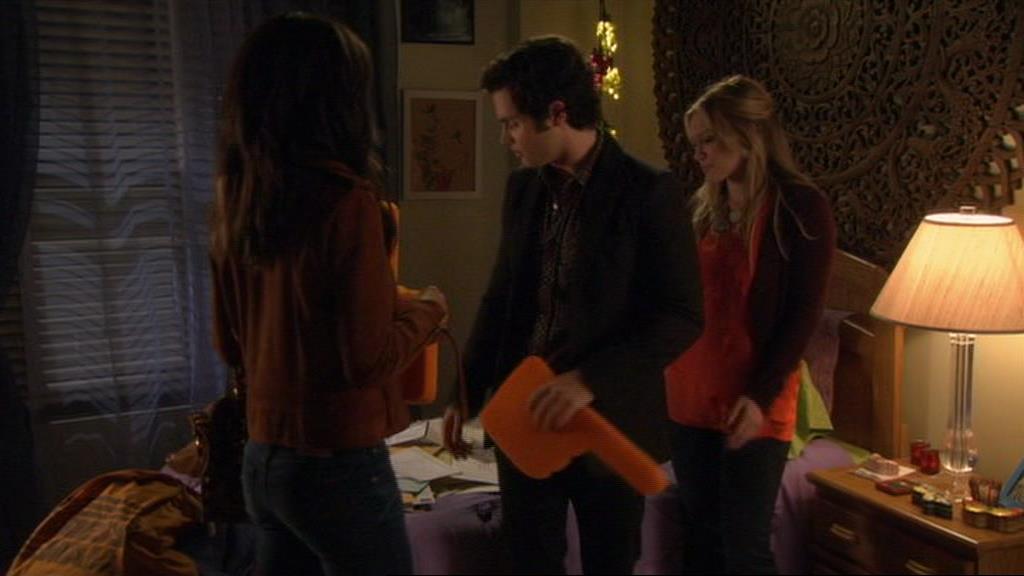 GossipGirlFan-dot-nl_3x09TheyShootHumpreysDontThey-UnairedScenes00074.jpg GossipGirlFan-dot-nl_3x09TheyShootHumpreysDontThey-UnairedScenes00074.jpg