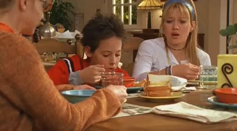 DailyDuff-dot-org_LizzieMcGuire-2x07TheLongestYard0042.jpg