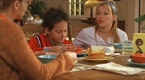 DailyDuff-dot-org_LizzieMcGuire-2x07TheLongestYard0044.jpg