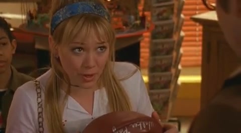 DailyDuff-dot-org_LizzieMcGuire-2x07TheLongestYard0885.jpg