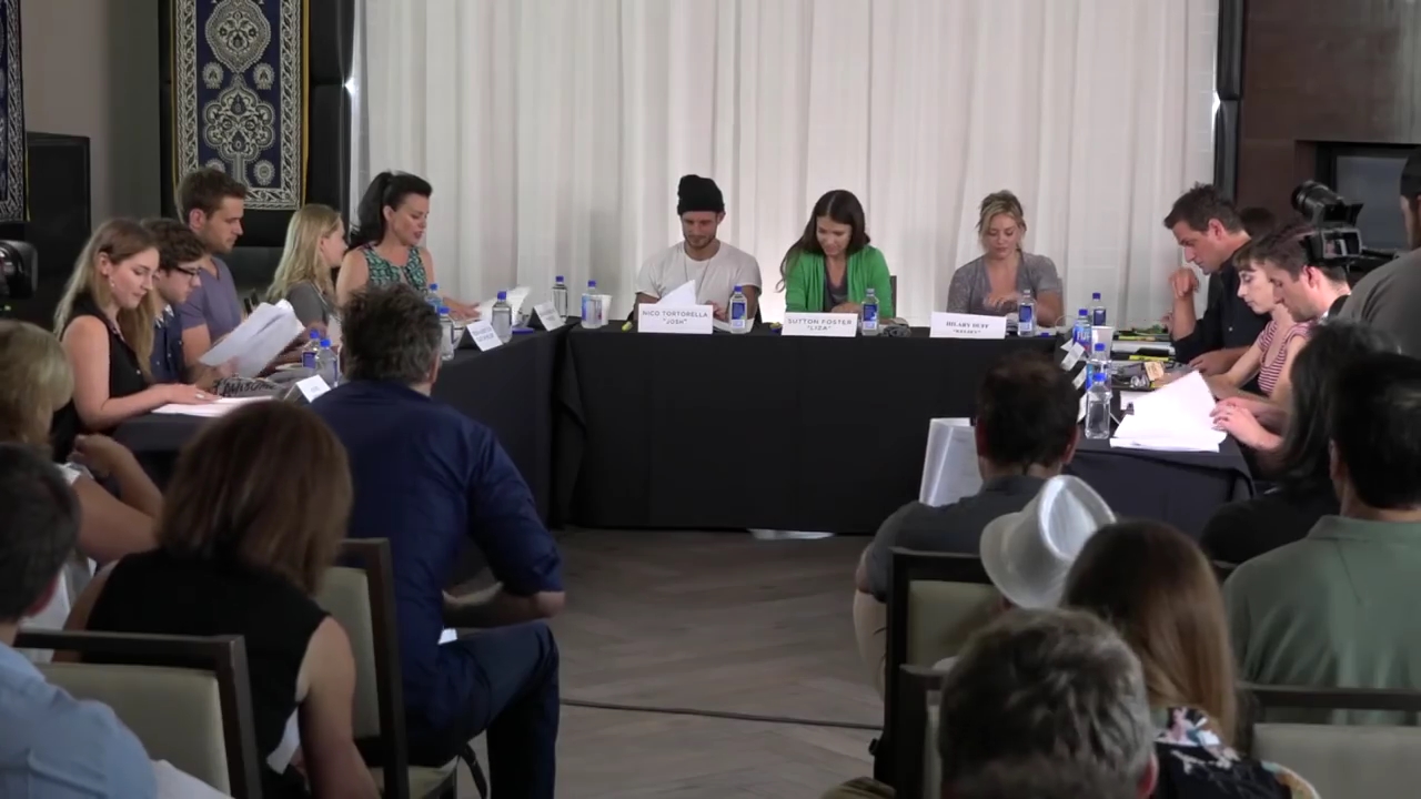 DailyDuff-dot-nl_Younger-S2TableRead0017.jpg