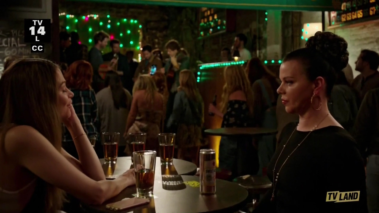 DailyDuff-dot-nl_Younger4x11ItsLoveActually0008.jpg