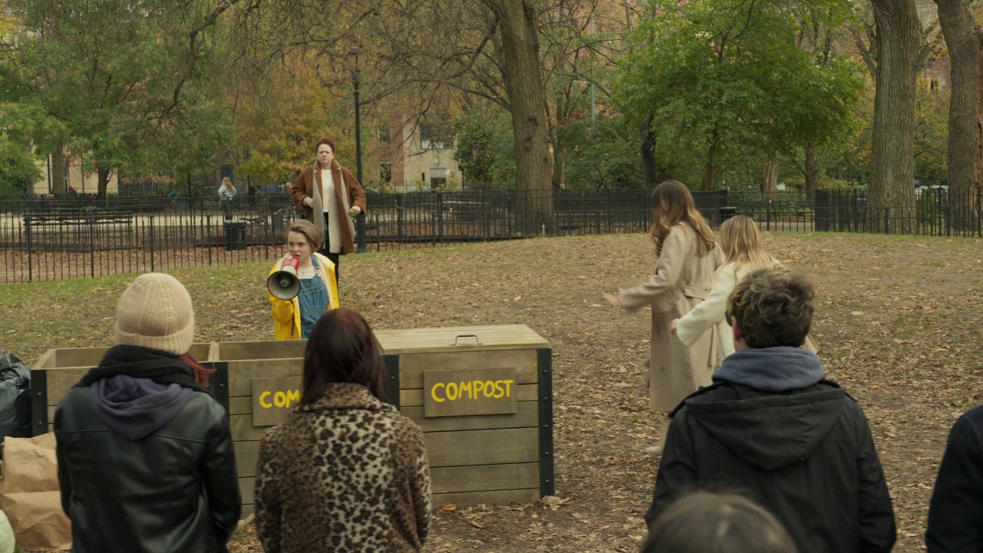 DailyDuff-dot-nl_Younger7x02ItsTheEndOfTheWorldWormGirl0507.jpg